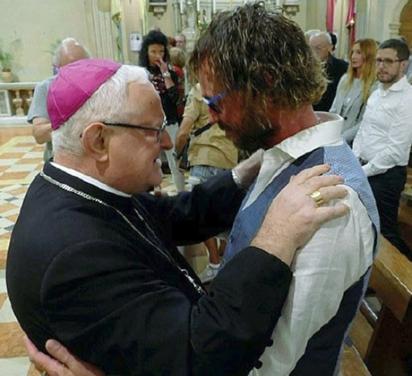 Bishop Zenti receives married homo priest